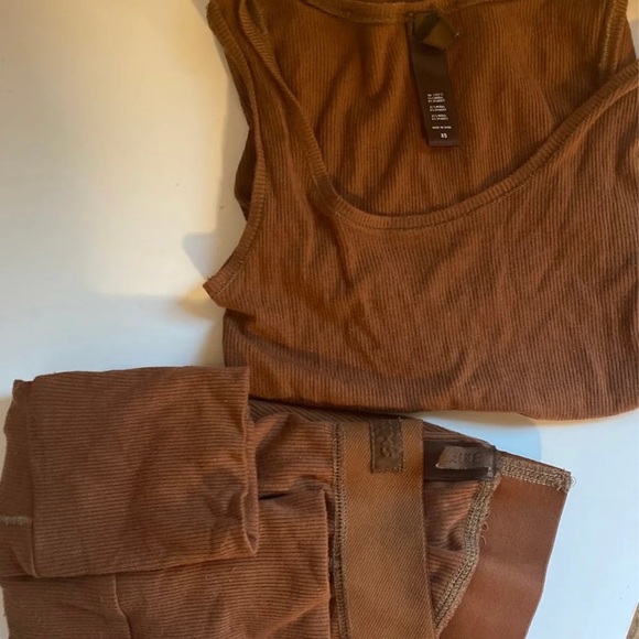 Skims Kim kardashian set - Picture 5 of 5